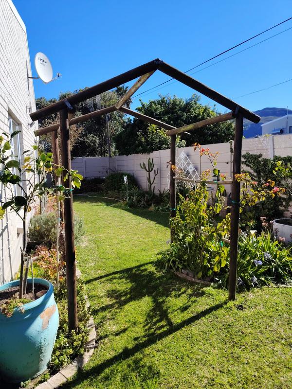 4 Bedroom Property for Sale in Sandbaai Western Cape